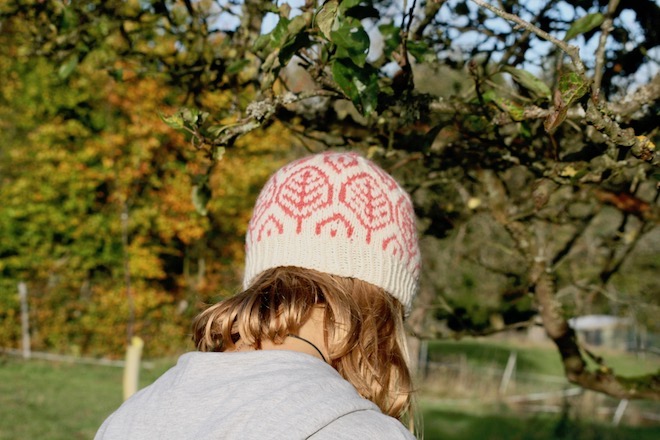 Hat with leaf pattern